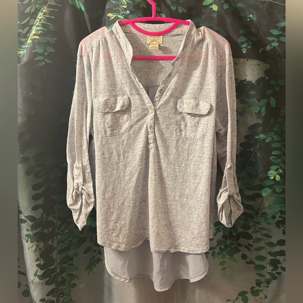 Woman’s quarter button top